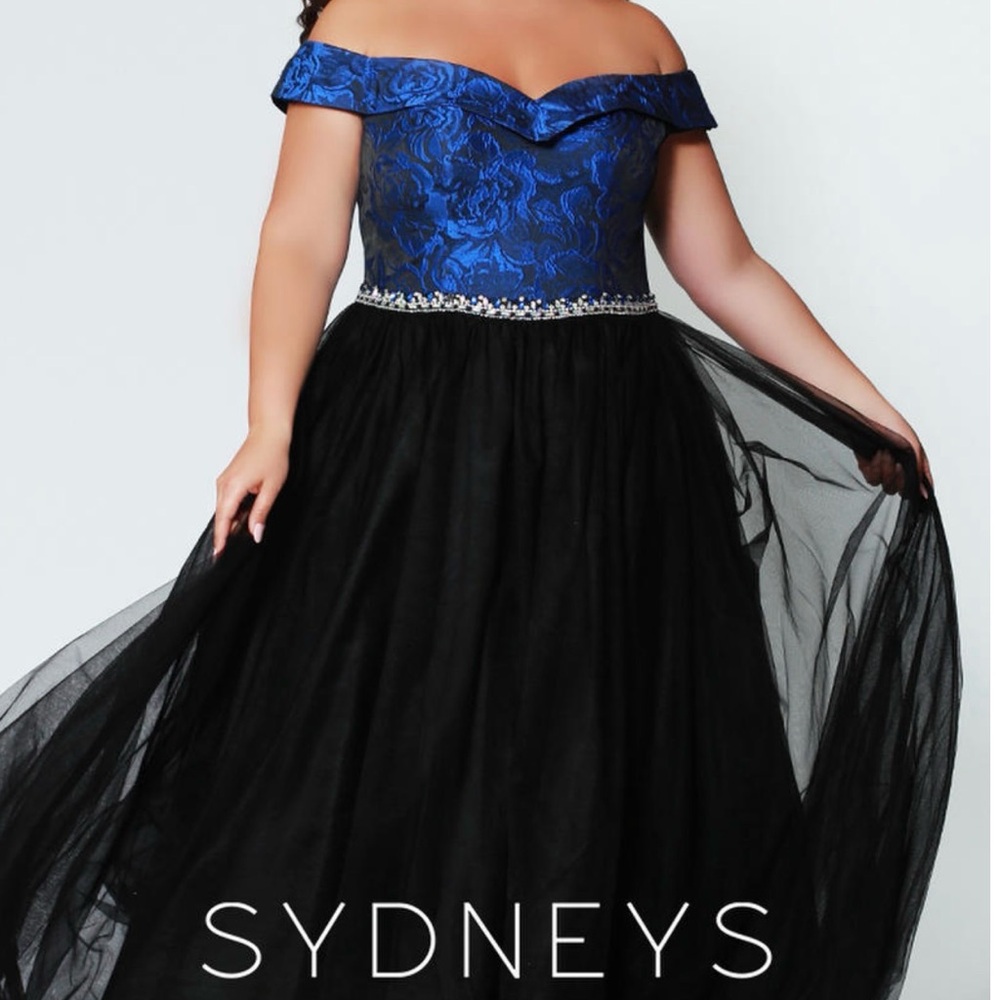 Sydney's Closet Plus Size Prom dress size 22 Royal Blue Black Style SC7271